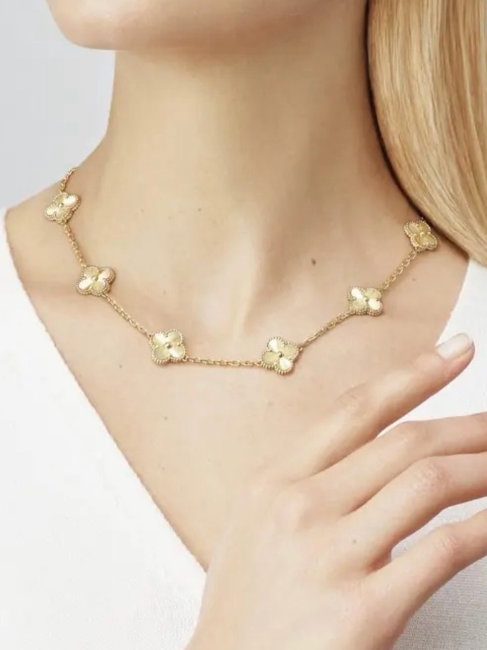 Gold Floral Motif Necklace Luxury Jewelry